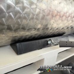 Cuneo Scaleno Cunei o zeppa in plastica da 650 mm. Zeppa Universale con 2 Gommini Antiscivolo, per bloccare o fermare le Bobine, Rotoli, Cilidri in generale. ed accessoriato di GOLFARE per la presa in SICUREZZA. Peso Tara 1,2  Kg.