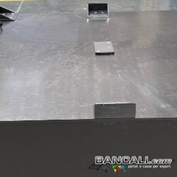 Coperchio a Lastra 1400x1400 con 8 Cachi Soprastanti per Alloggio Box Sovrapposto con 4 maniglie in Cinghia. Lastra in PP corazzata. Spessore 10 mm. Peso Tara Kg.